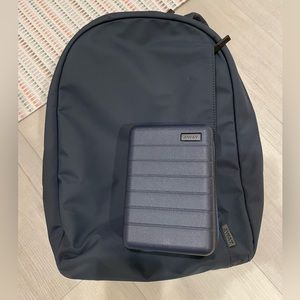 AWAY The Everywhere Zip Backpack NAVY + United Airlines Polaris amenity kit !!